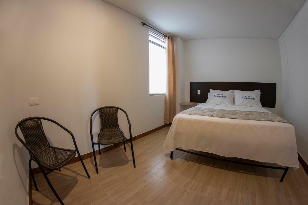 Hotel Tourmalet Cali Kültér fotó